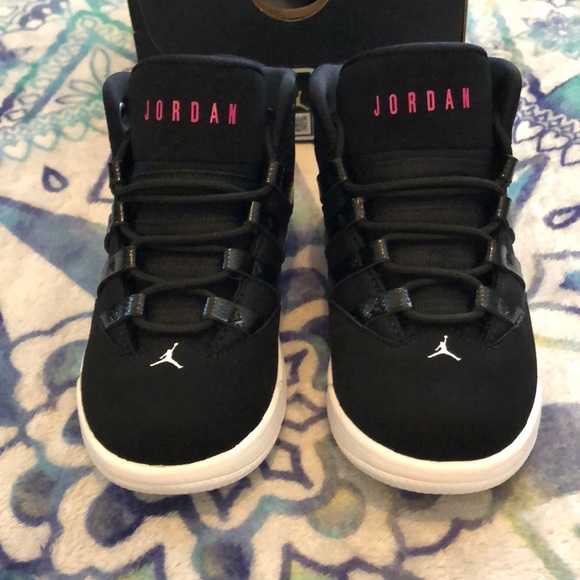 jordan max aura girls
